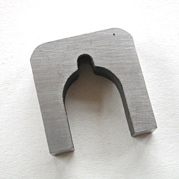 Horseshoe cast alnico magnet